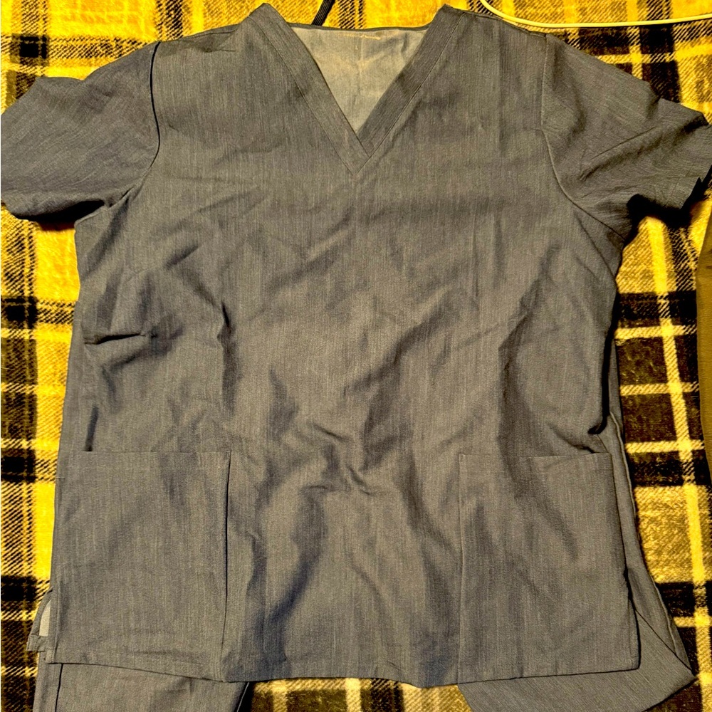 Mandala scrubs top large bottoms medium